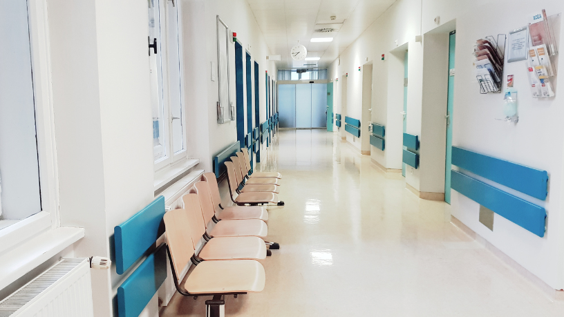 Descubra como o Instituto IBDSocial usa projetos culturais para tornar hospitais mais acolhedores e humanos.