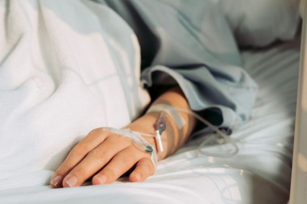 Motociclista internada após acidente em Canoas acende alerta sobre segurança no trânsito urbano