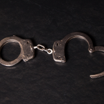 Homem é preso após invadir casa e estuprar amiga da ex-companheira em Rio Grande (RS): violência que expõe falhas na prevenção